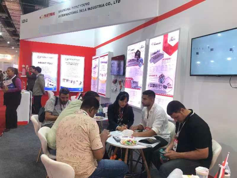 Group Photo of Customers at the Exhibition 1
