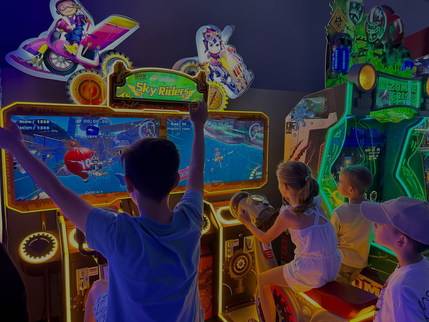 Perbandingan Mesin Arcade Tipe Duduk dan Mesin Arcade Tipe Berdiri