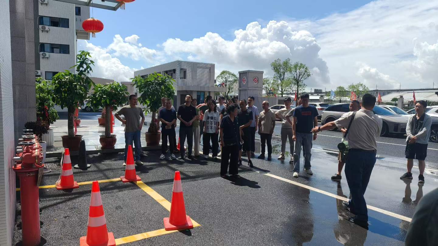 Quanzhou Zhenyue Crafts Co., Ltd. in Fujian Welcomes Government Officials and Business Leaders for In-Depth Exchange on Safety Production and Fire Protection Layout Management
