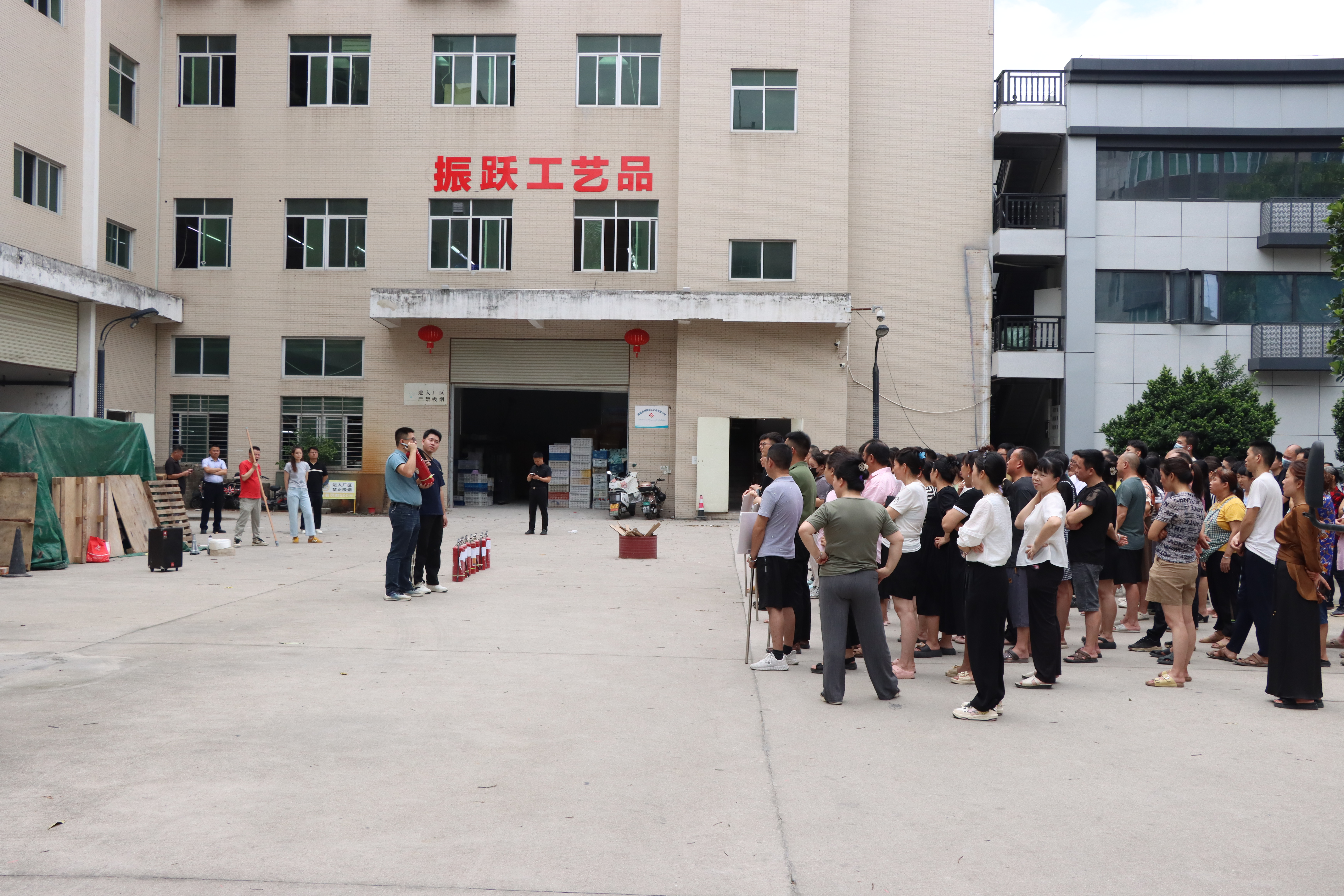 Fujian Quanzhou Zhenyue Arts & Crafts Co., Ltd. a organizat un exercițiu cuprinzător de siguranță la incendiu pentru a spori gradul de conștientizare privind siguranța producției.