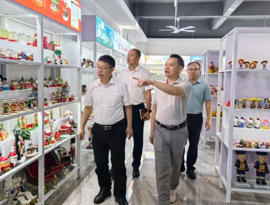 Zhenyue Crafts: Local Government Leaders Visit & Recognize Our Global Trade Development Strategy