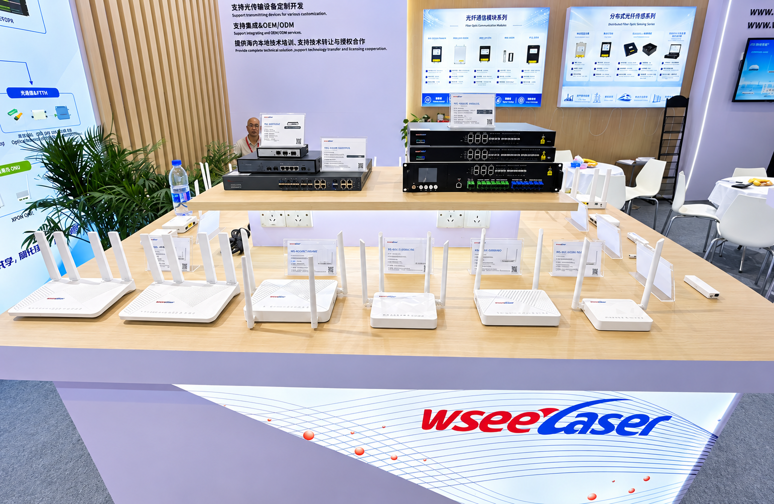 Wanshuo Optoelectronics showcasing advanced optoelectronic equipment at exhibition
