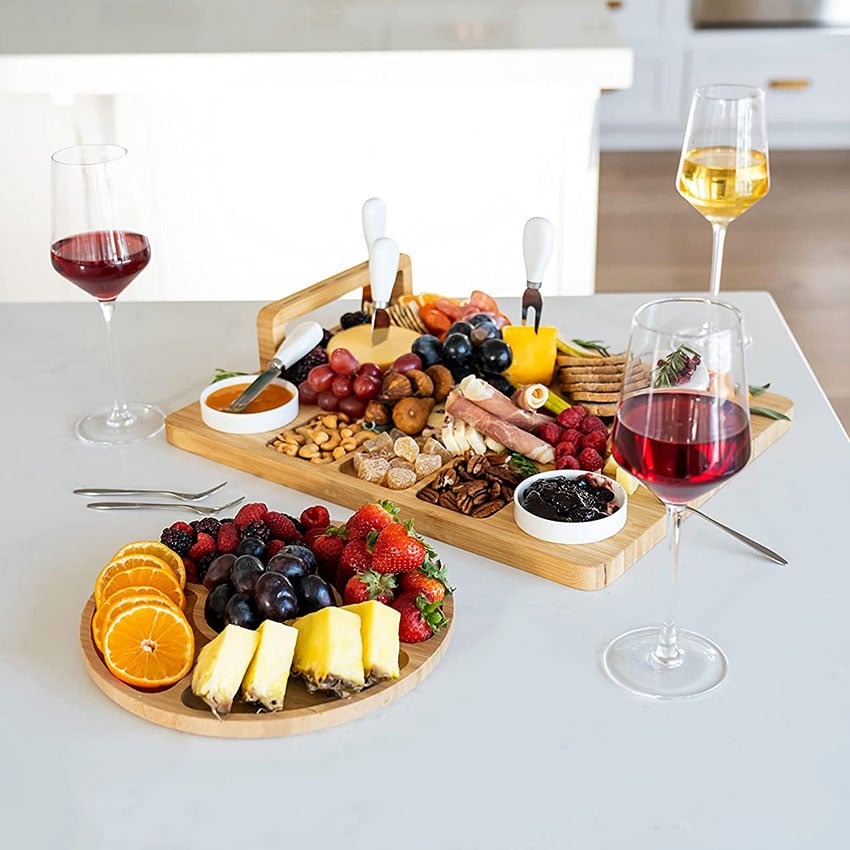 Bamboo cheese board: why chefs love it?\n\n