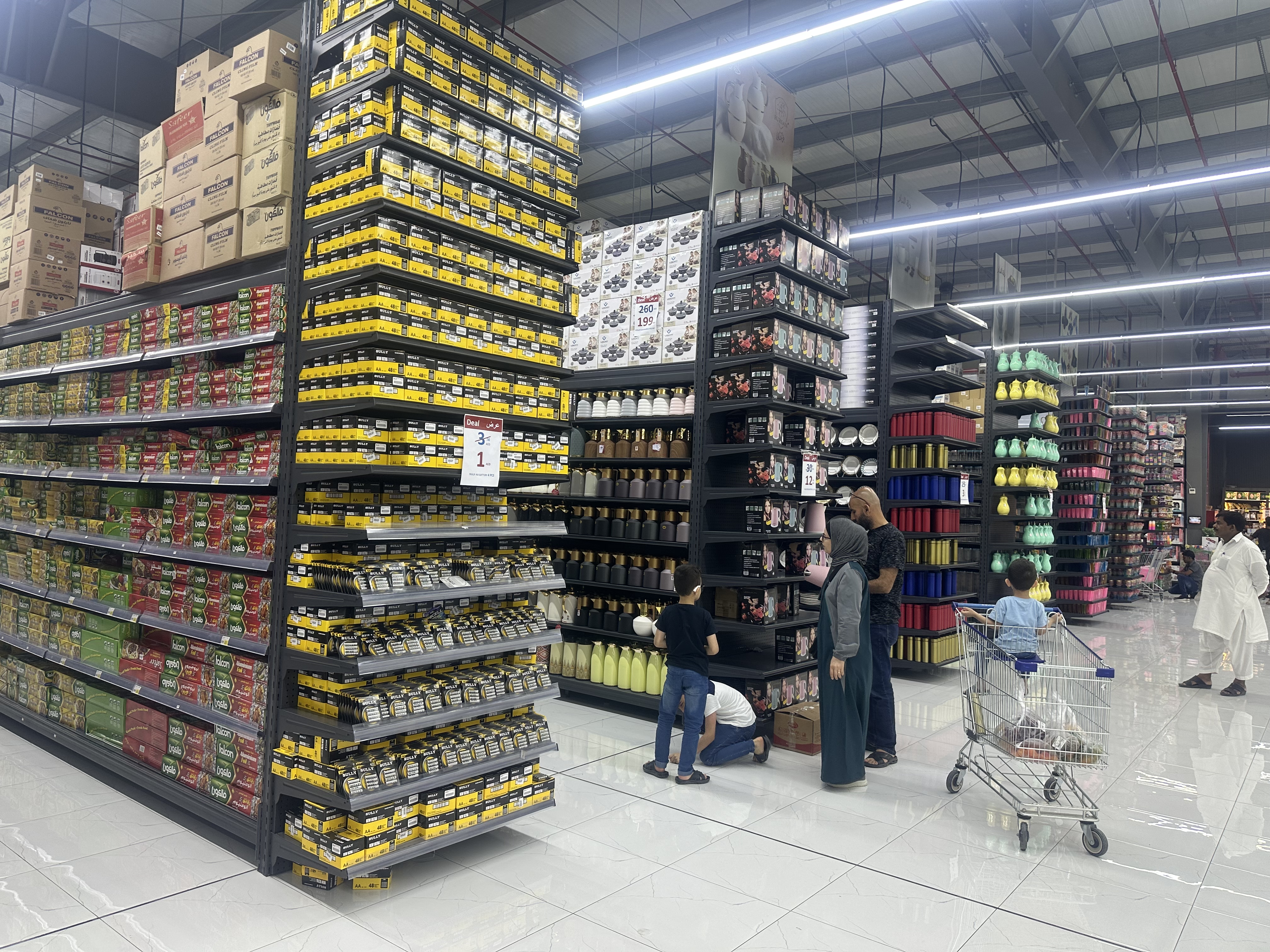 Why Are Adjustable Supermarket Shelves Popular Among Retailers?
