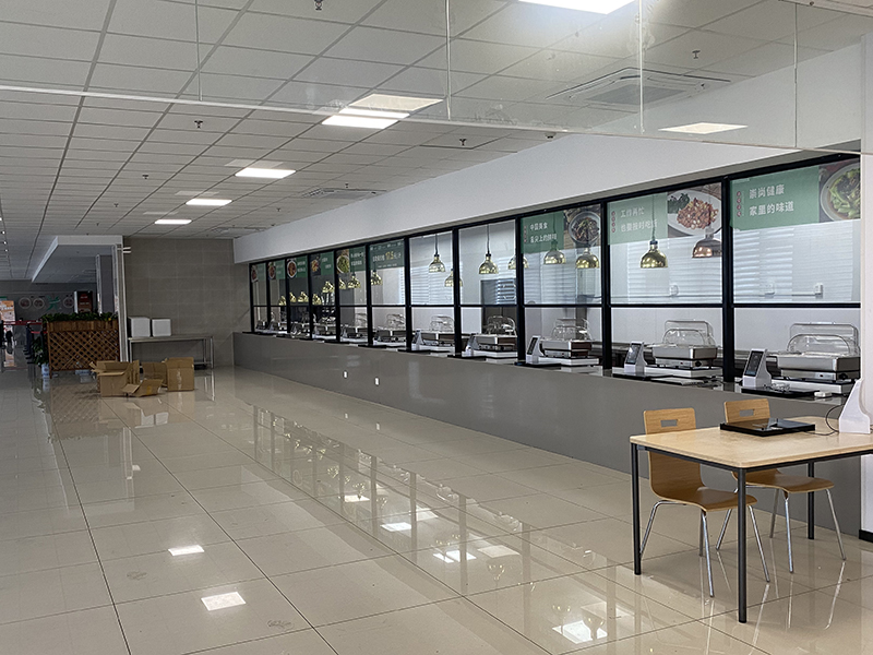 في يناير 2021، اشترت جامعة شيكاغو 180 جهاز لوحي لإعلانات العرض لعرض قوائم مطاعم الكافيتيريا