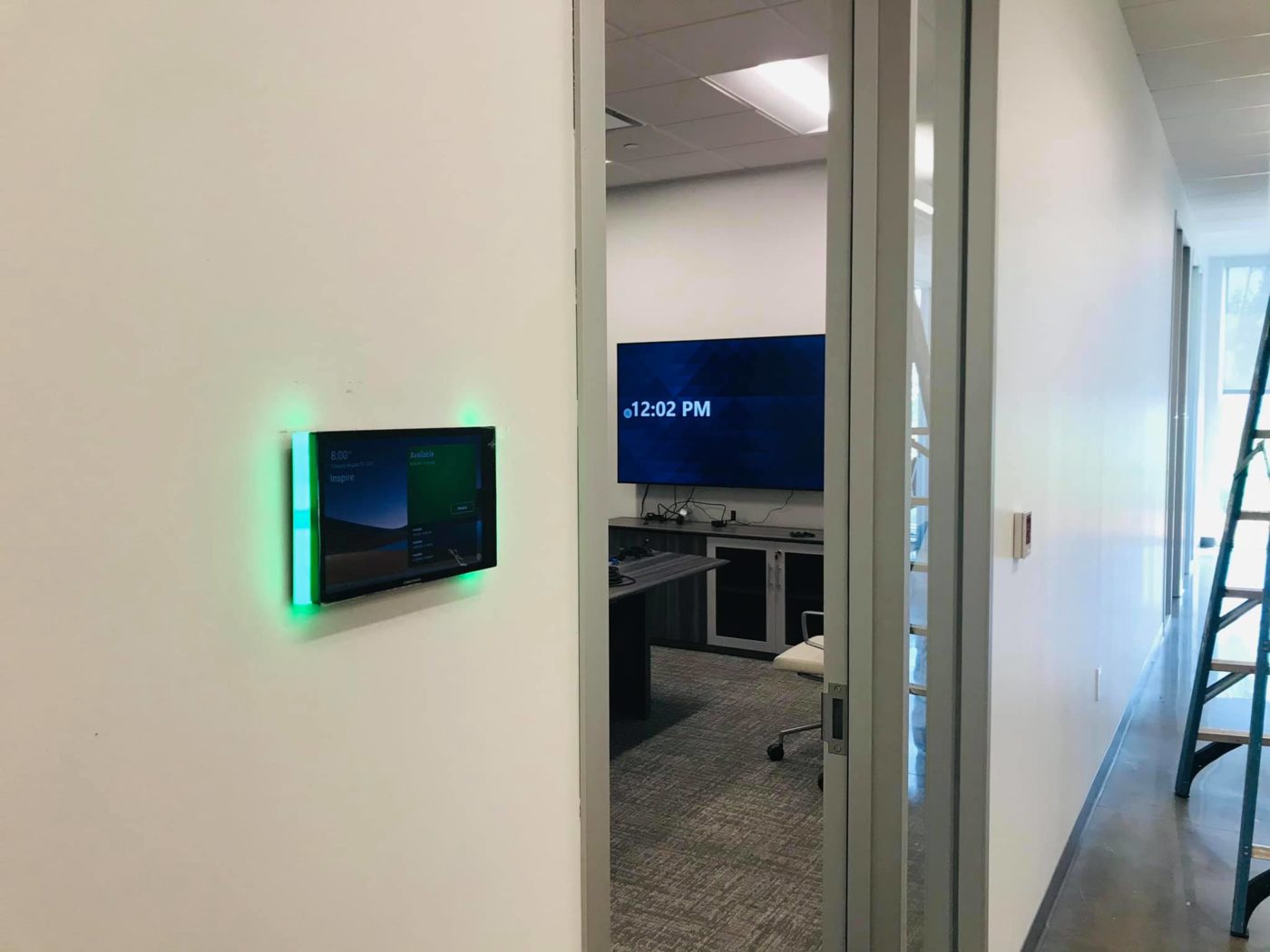 NFC + PoE + LED = تجربة جديدة لاجتماعات فعالة، كاشفة عن الوظائف القوية لأجهزة مؤتمرات جدارية