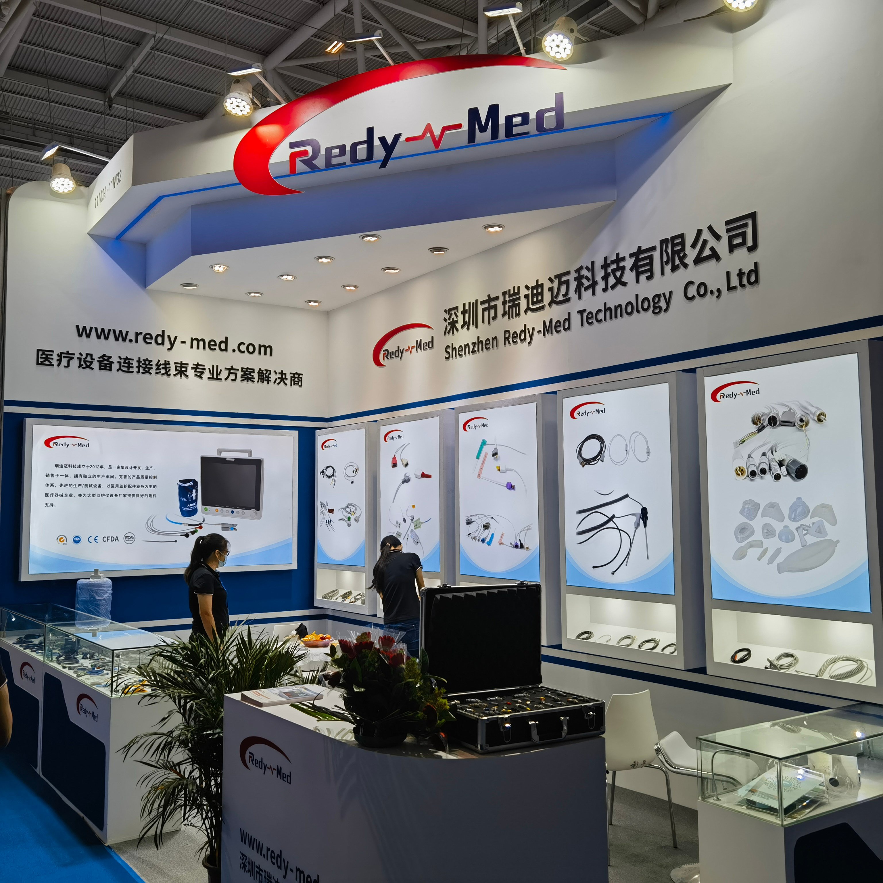 Actively Participating in Exhibitions to Build a Bridge for In-depth Communication with Customers