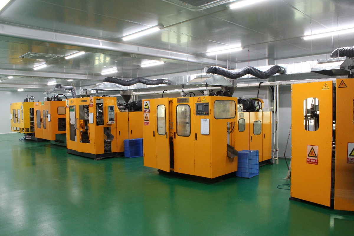 What Capacity Should You Look for in a Plastic Bottle Manufacturer?