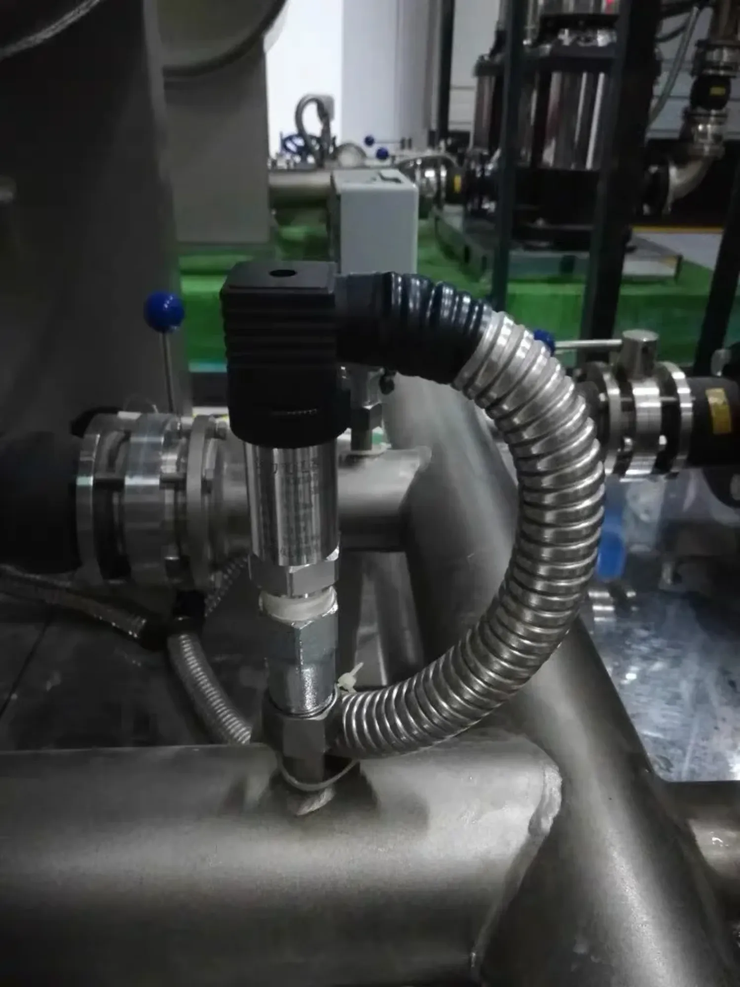 Comment les capteurs de pression aident à surveiller les systèmes fluides dans les équipements industriels
