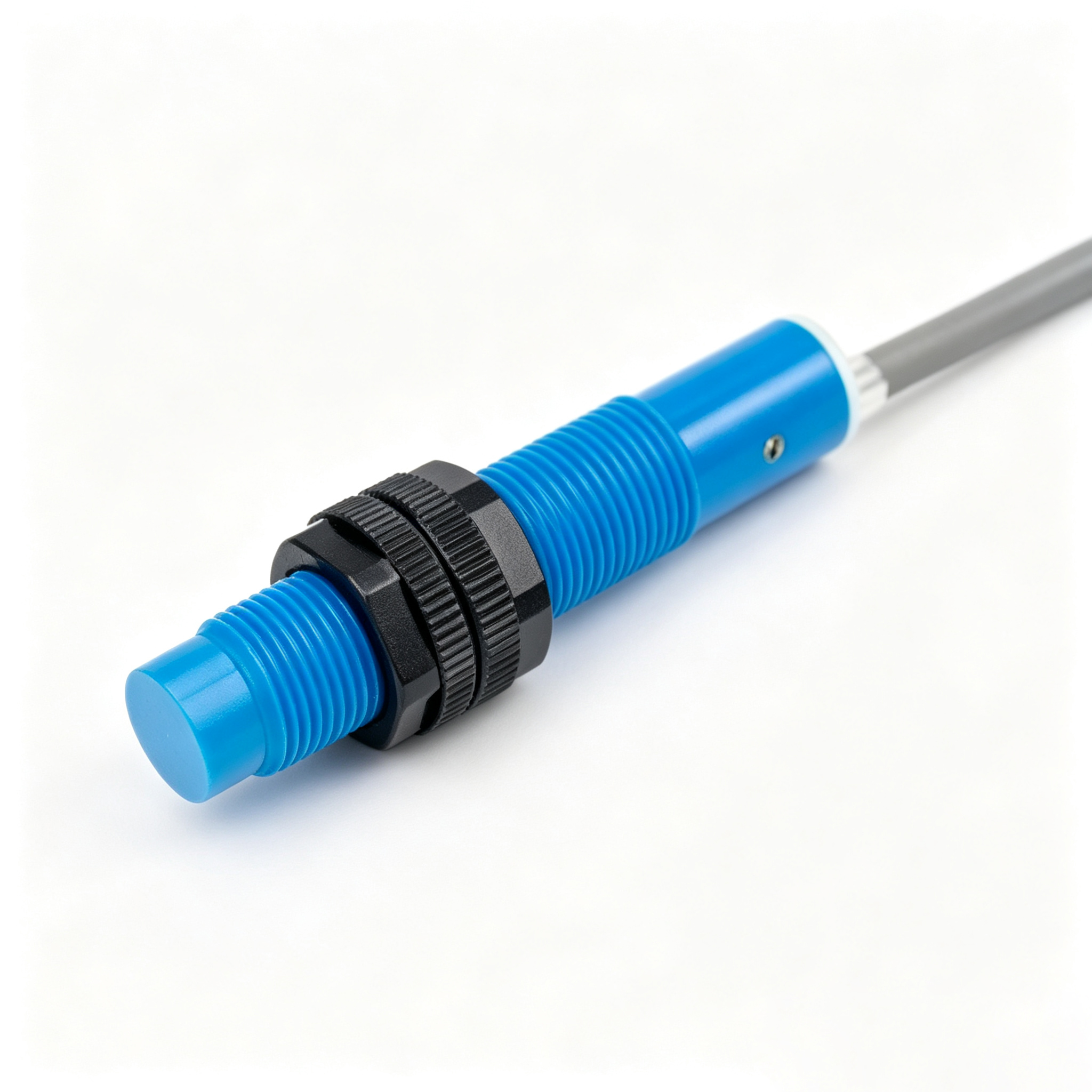 Capteur de proximité capacitif non blindé M12, courant continu 10–30 V, indice de protection IP67, portée de détection réglable, sortie NPN ou PNP, pour inspection de liquides et d’emballages
