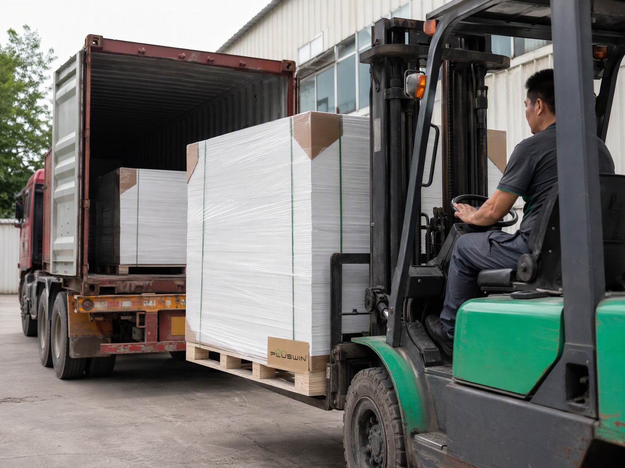 40hq-container-loading-pvc-boards.jpg