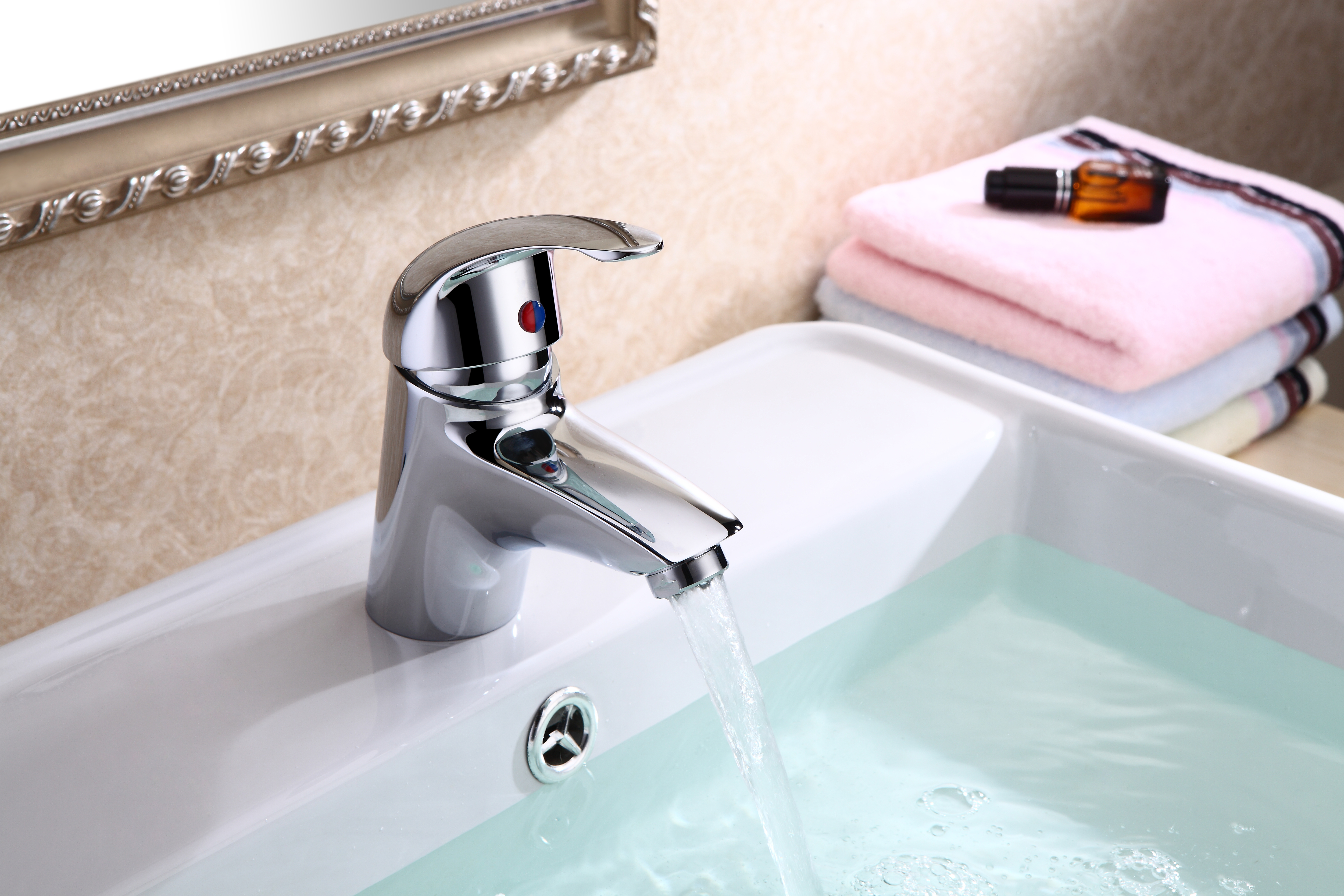 Can a pull-out kitchen faucets design enhance efficiency in large kitchens?