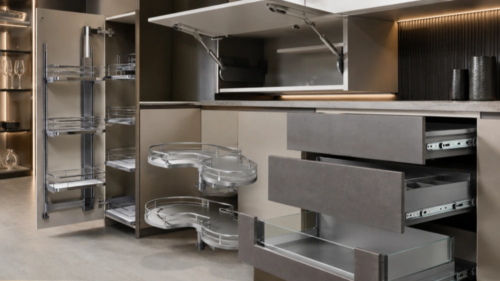 Custom Kitchen Cabinets vs Flat Pack Cabinets Which Is Better（Article illustration） (9).webp