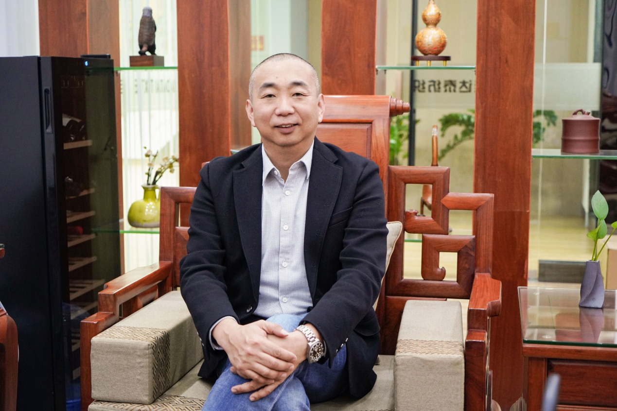 Sr. Hong, Fundador da Faybric