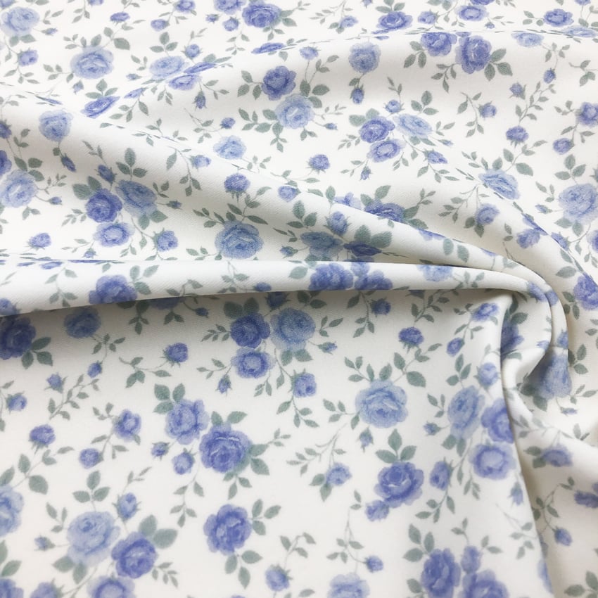 Tessuto in nylon spandex con stampa floreale blu a rose piccole YF205, maglia per costumi da bagno e abbigliamento sportivo, elasticità 4 direzioni, finitura opaca