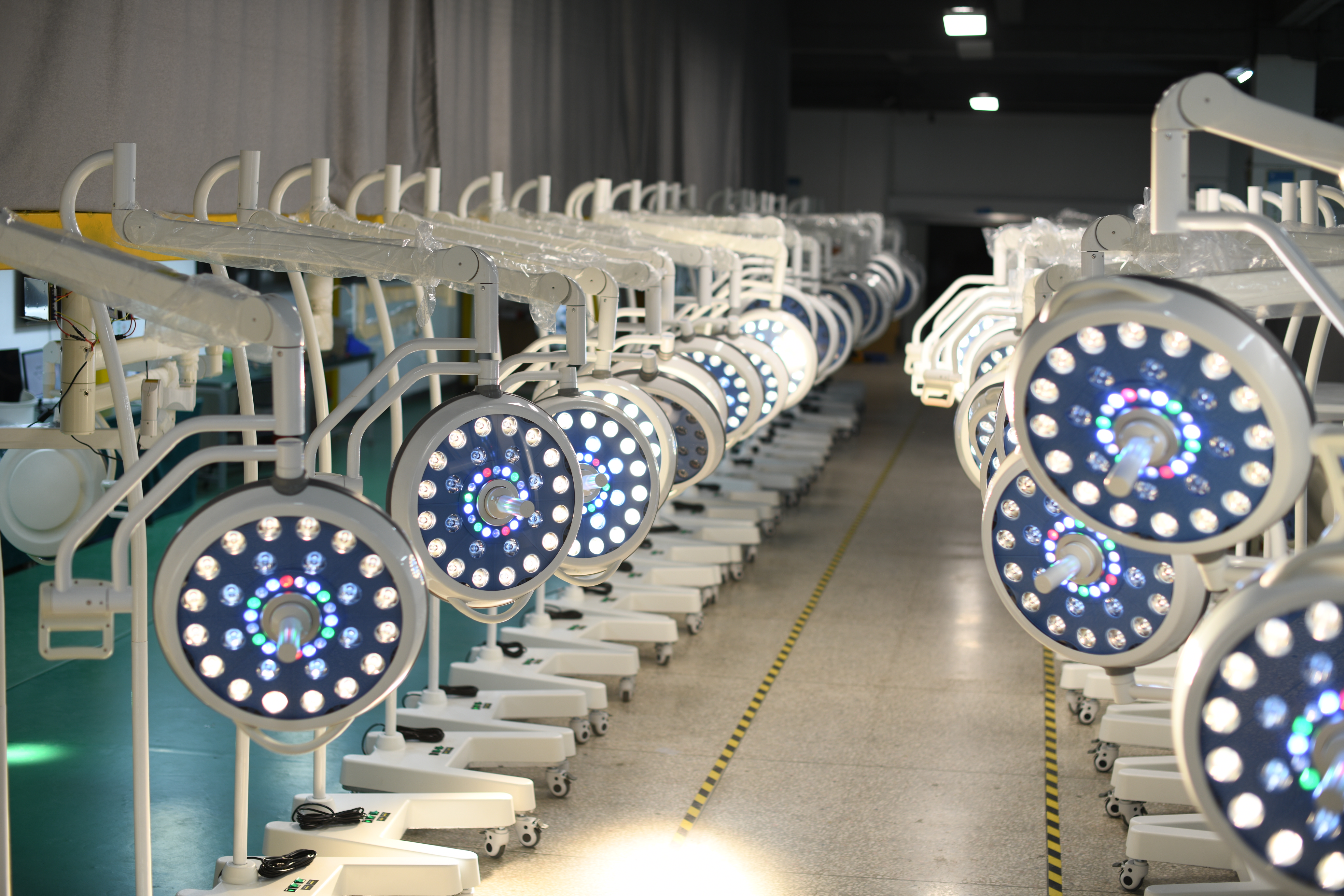 MICARE Multi-color Plus E500L Mobile Type Surgical Lights for Bulk Orders