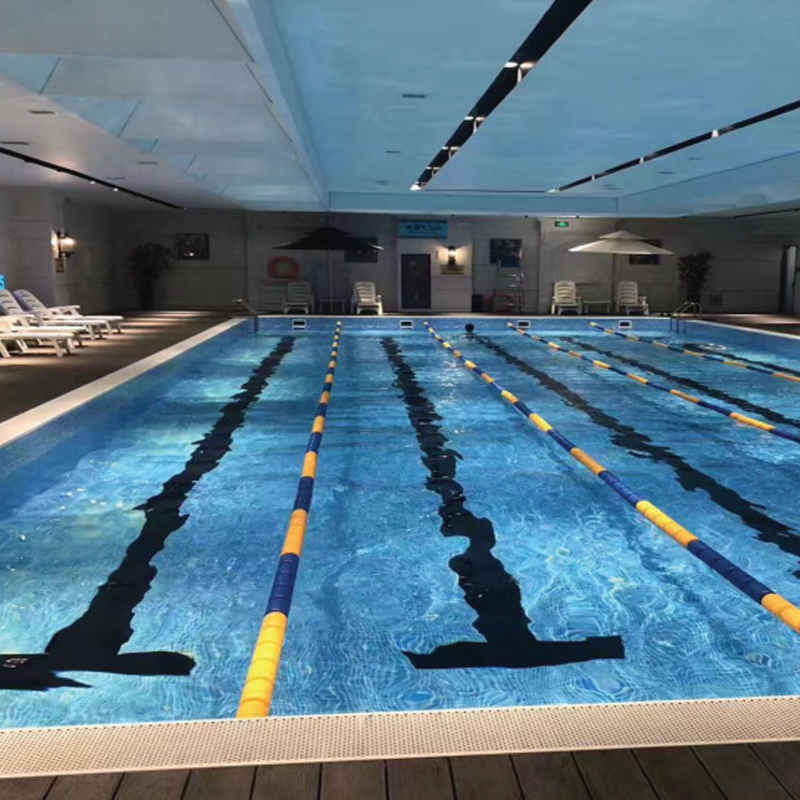 Piscines de loisirs intérieures et extérieures