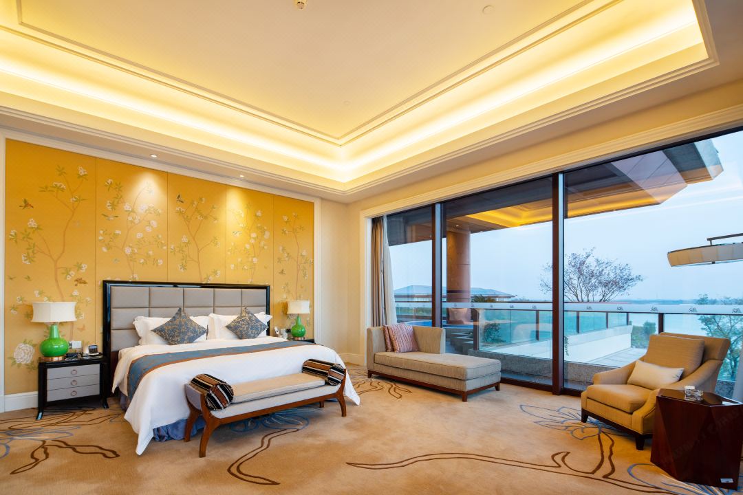 Renaissance Suzhou Taihu Lake Hotel Rooms & Suites 2