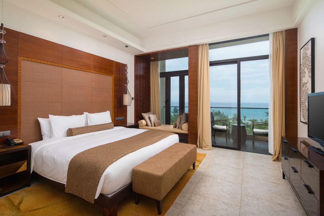 Hilton Sanya Yalong Bay Resort Suite Room
