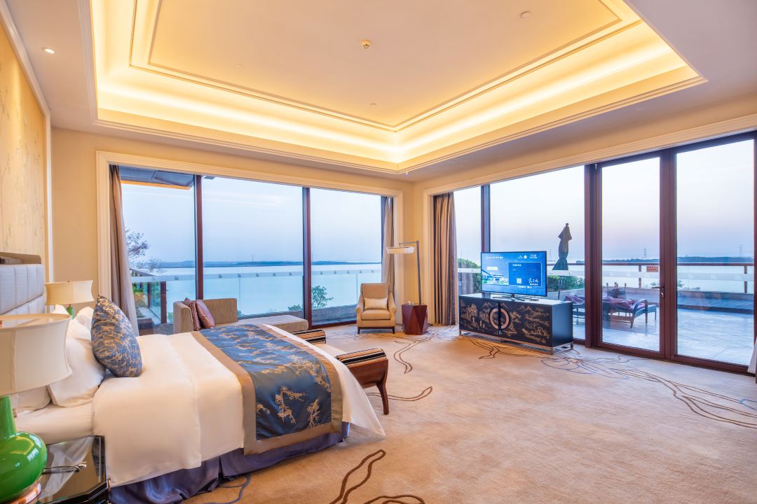 Renaissance Suzhou Taihu Lake Hotel Rooms & Suites 2