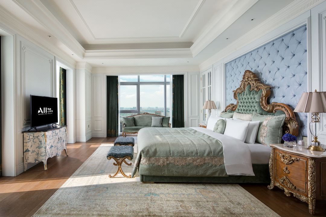 Indulge in the Sophisticated Sofitel Louvre Suite