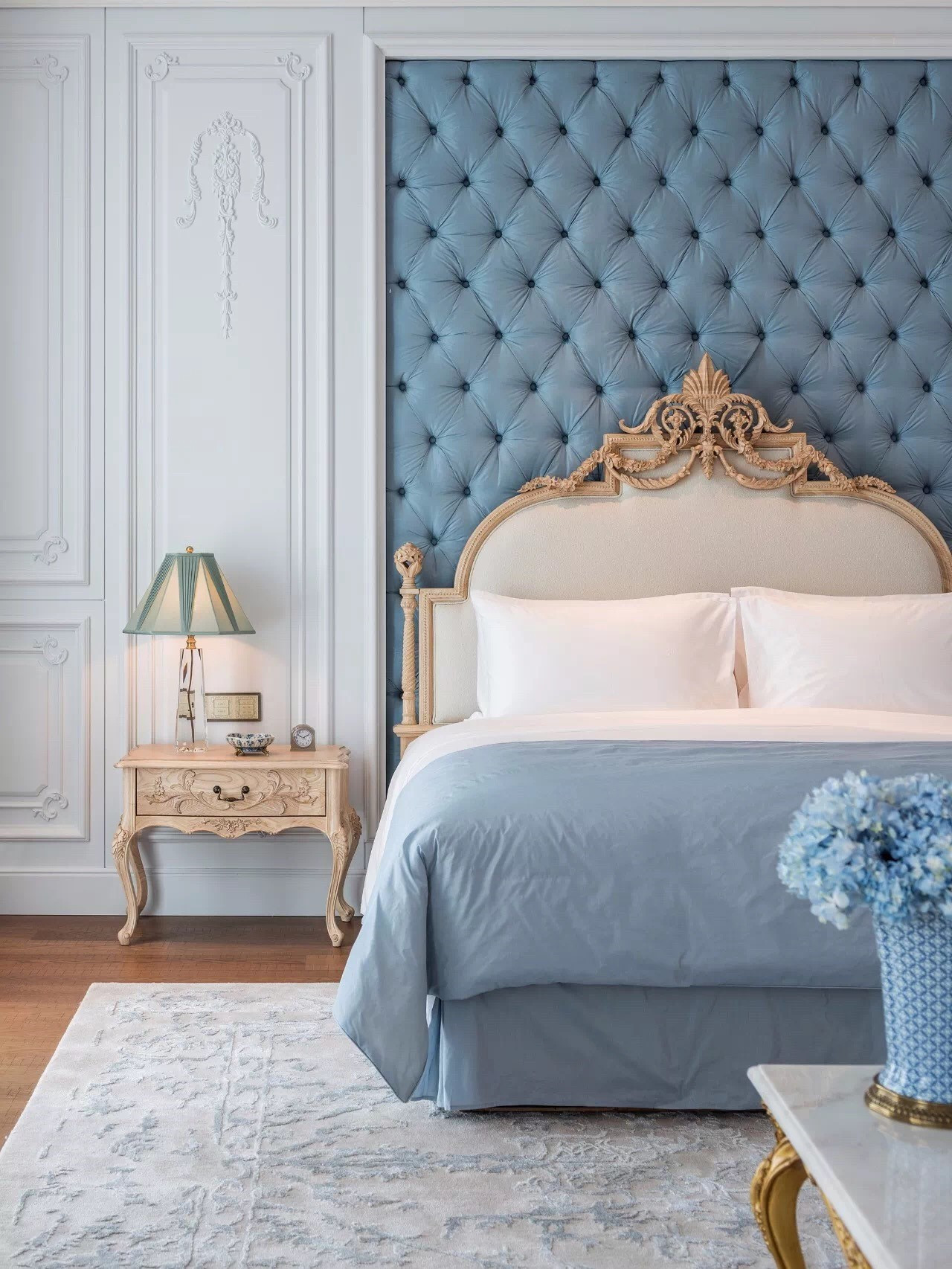 French Luxury Style Off-white and Golden Queen Bed FB-129