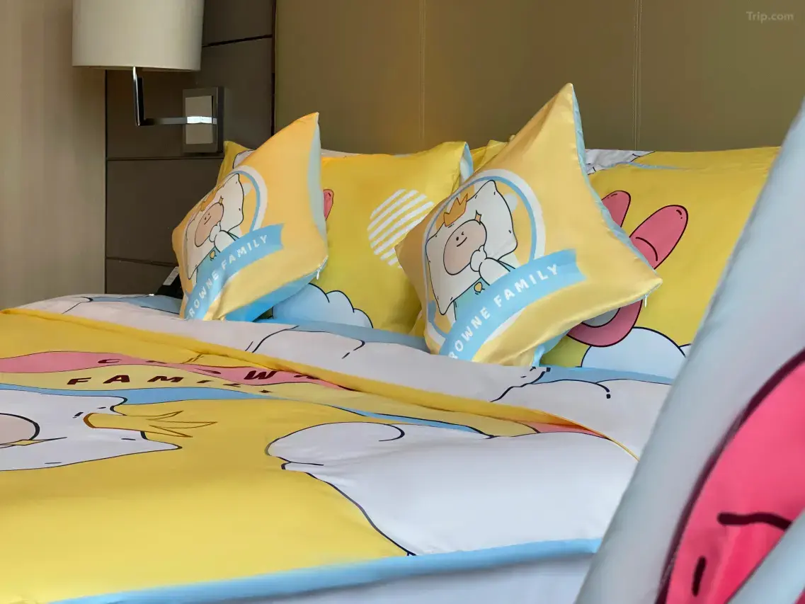 Crowne Plaza Hotels & Resorts-Original IP Crown Family Theme Parent-Child Suite