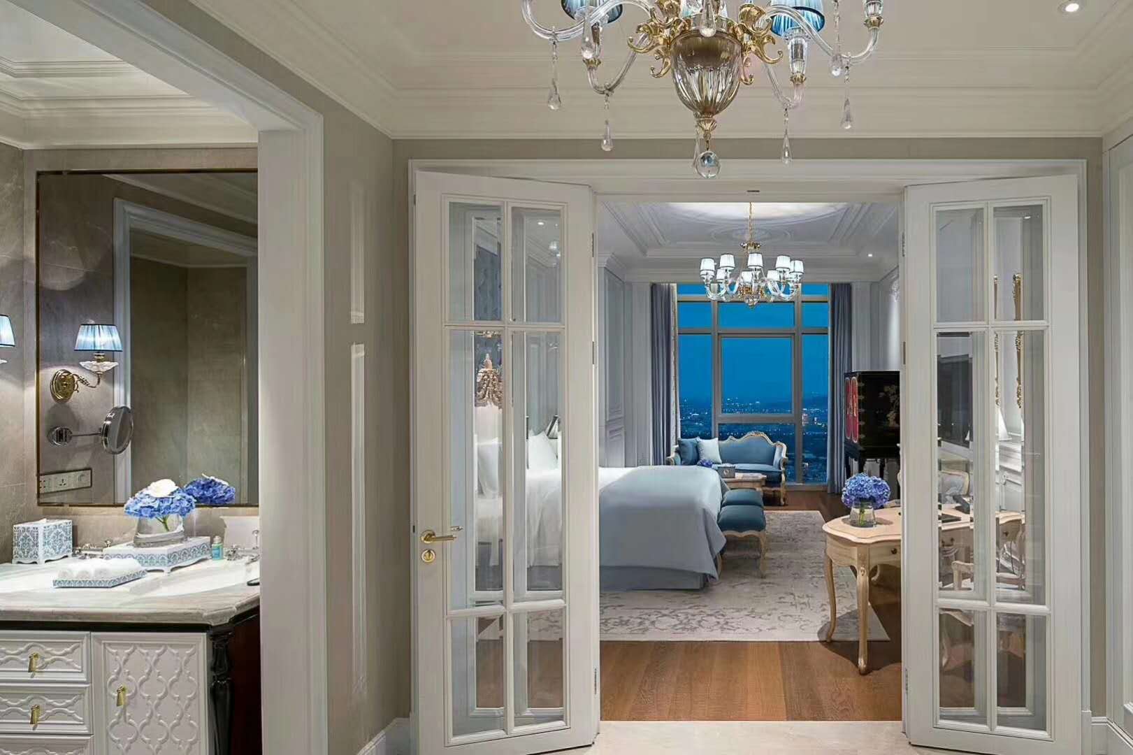 French Luxury Style Off-white and Golden Queen Bed FB-129