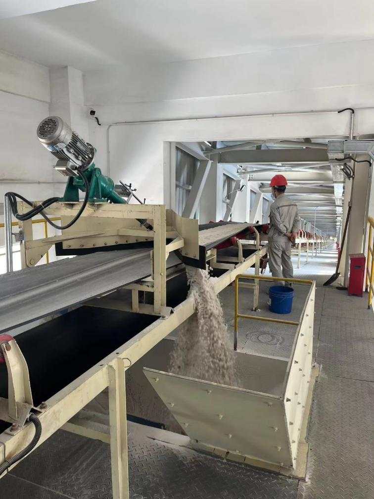 ②配图The new silica sand homogenization warehouse and silica sand storage.png