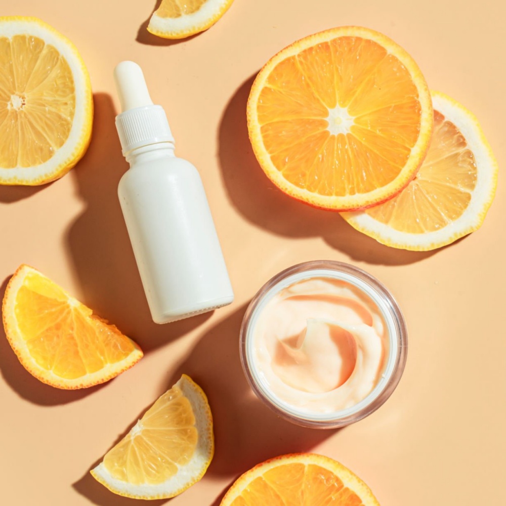 ¿Cómo estructurar un sistema de cuidado de la piel con vitamina C para rostro y cuerpo?