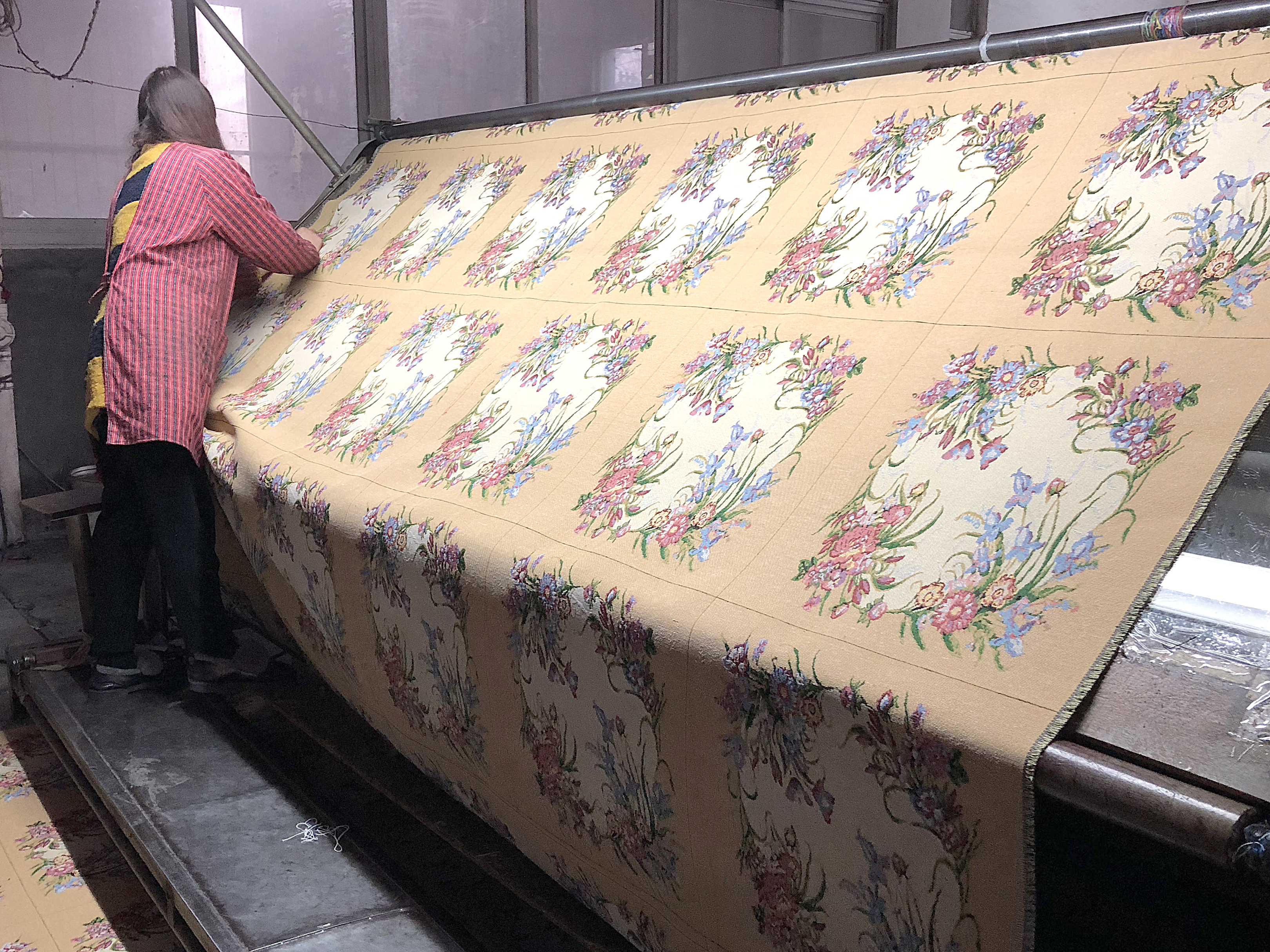 Mengapa Memilih Fasilitas Manufaktur Bantalan Kursi Jacquard Unggulan Kami