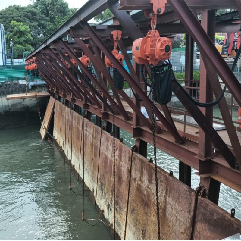 chain hoist worked near water.jpg