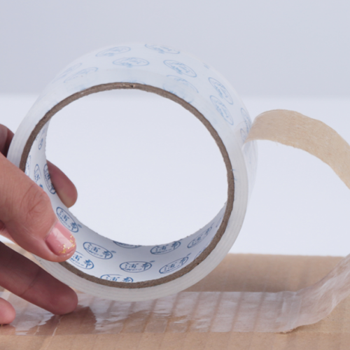 ما الذي يجعل الشريط الشفاف عنصرًا لا غنى عنه لموزِّعي التجزئة والجملة؟