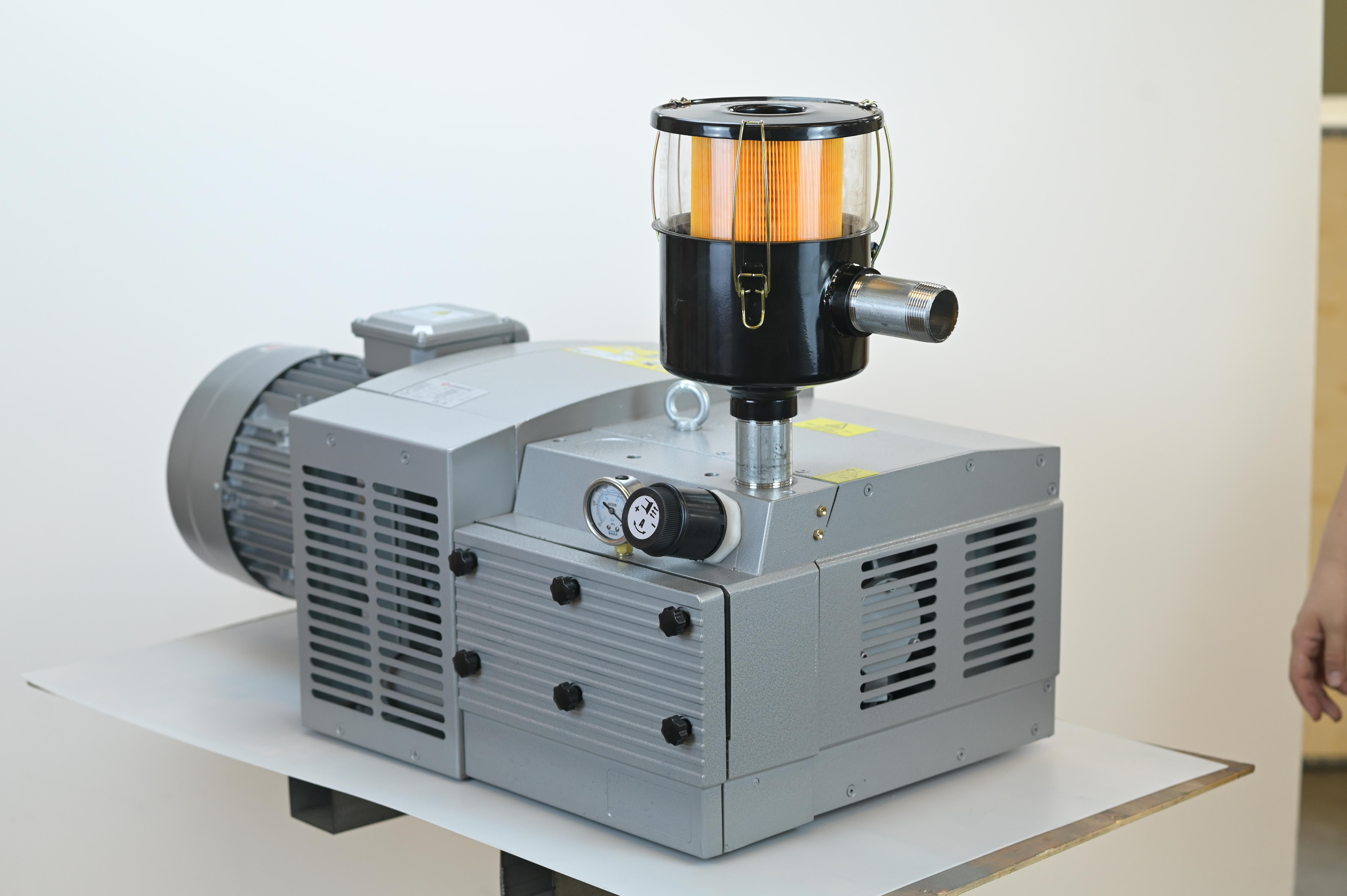 Kako prilagoditi pravu CNC vakuum pumpu različitim CNC modelima mašina?