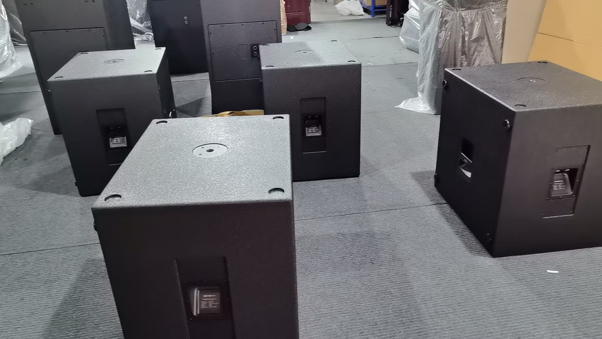 single 18 inch subwoofer.jpg