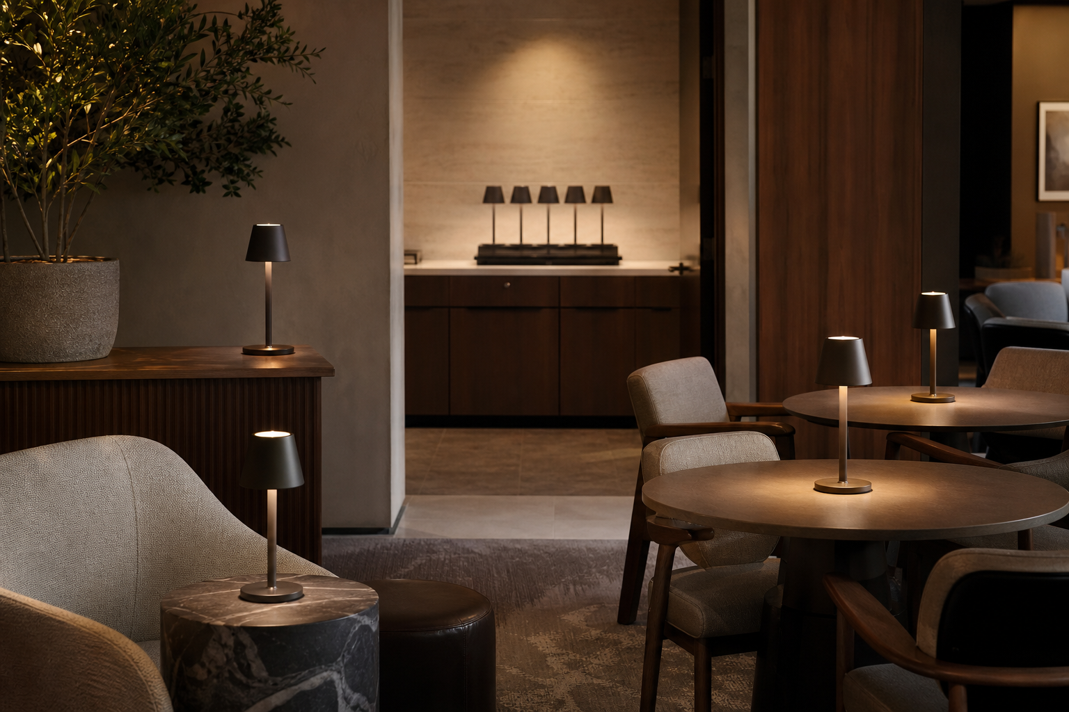 How Should a Hotel Choose a Cordless Table Lamp Charging System?