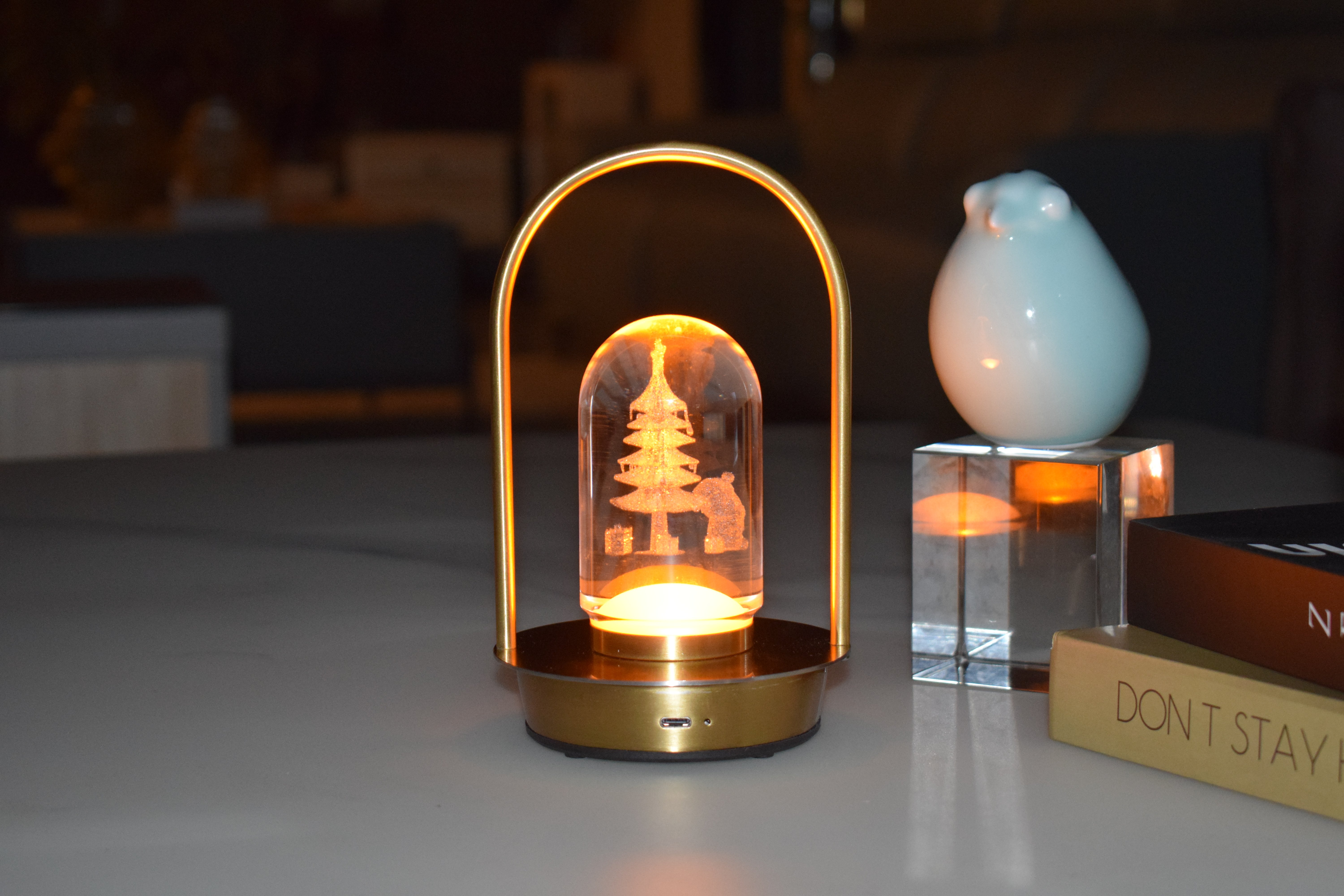 Customizable carved pattern aluminum alloy frame glass cage lamp bedroom dining room table lamp可定制内雕图案铝合金框架玻璃材质笼子灯卧室餐厅台灯