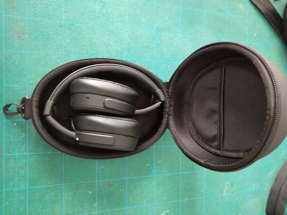 Factory Price Protective Headphone Case for Wireless Headphone Accessories Hard EVA Shell Headphone Carrying Pouch supplier