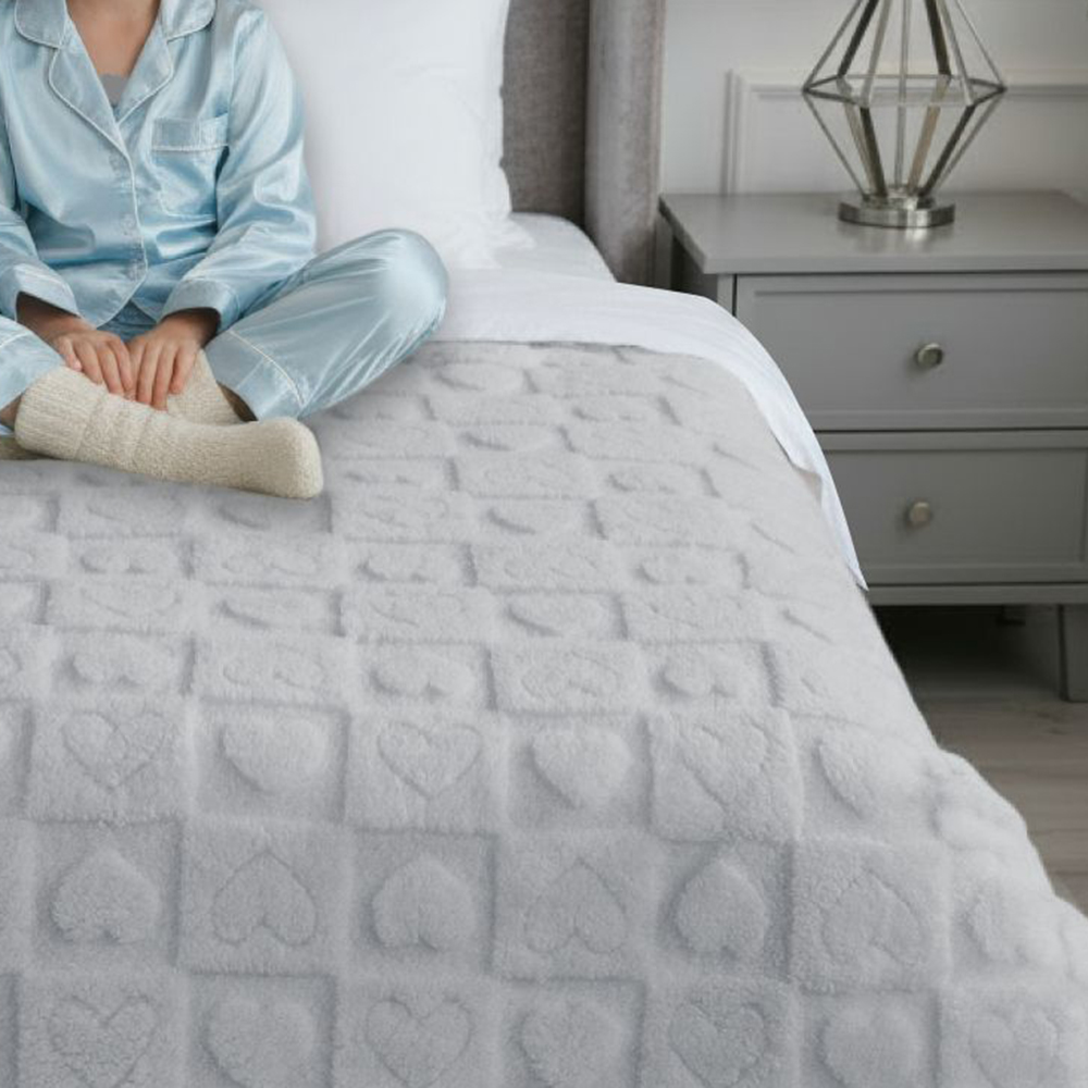 flannel blanket with cutting