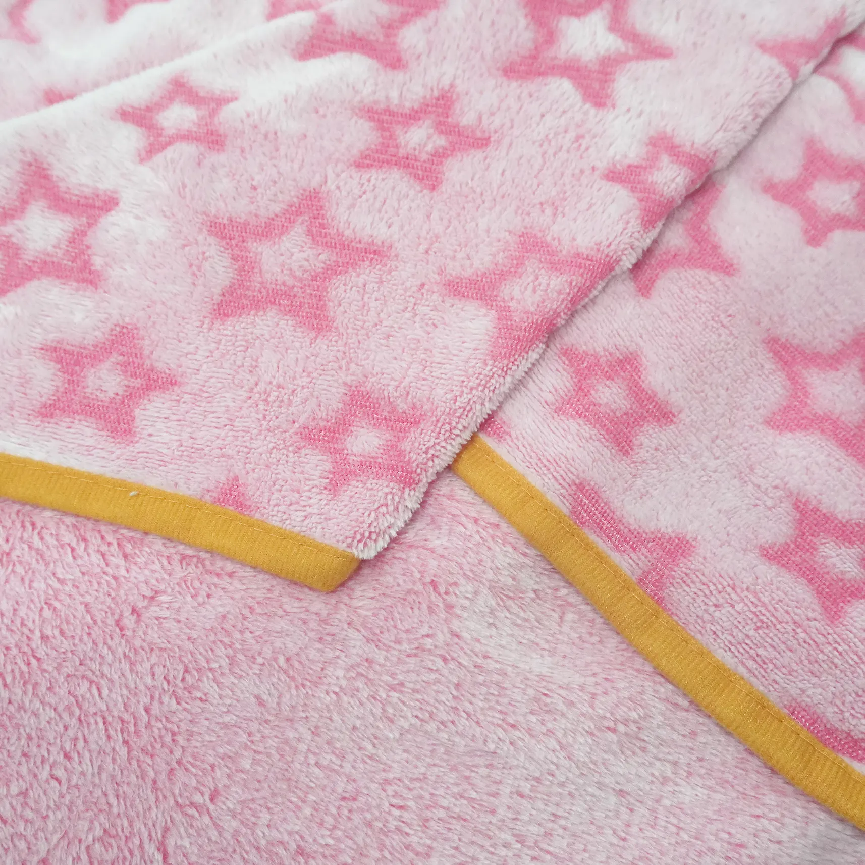 Pink Star Pattern Cutting Flannel Blanket manufacture