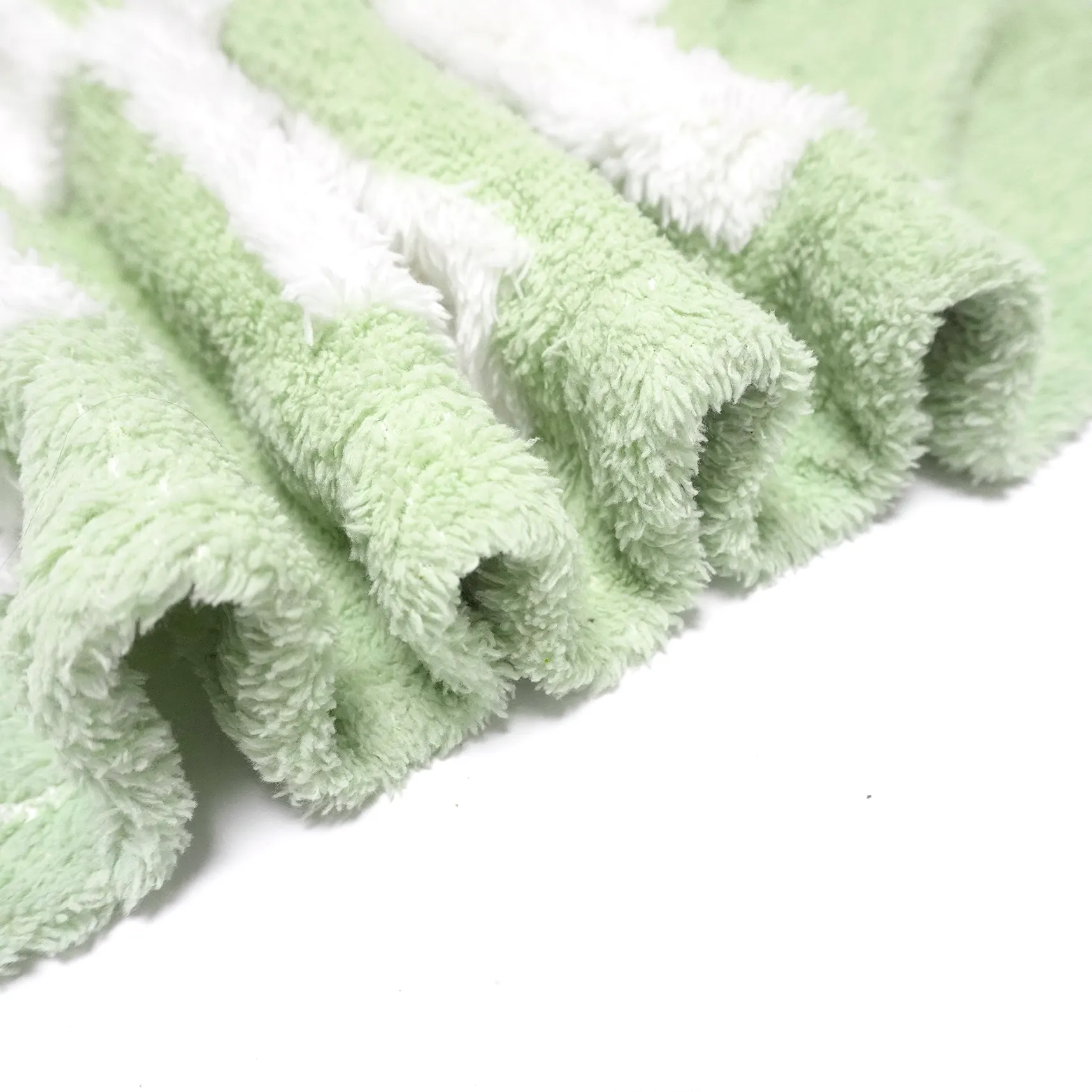 Green And White Cationic Sherpa Fleece Blanket manufacture