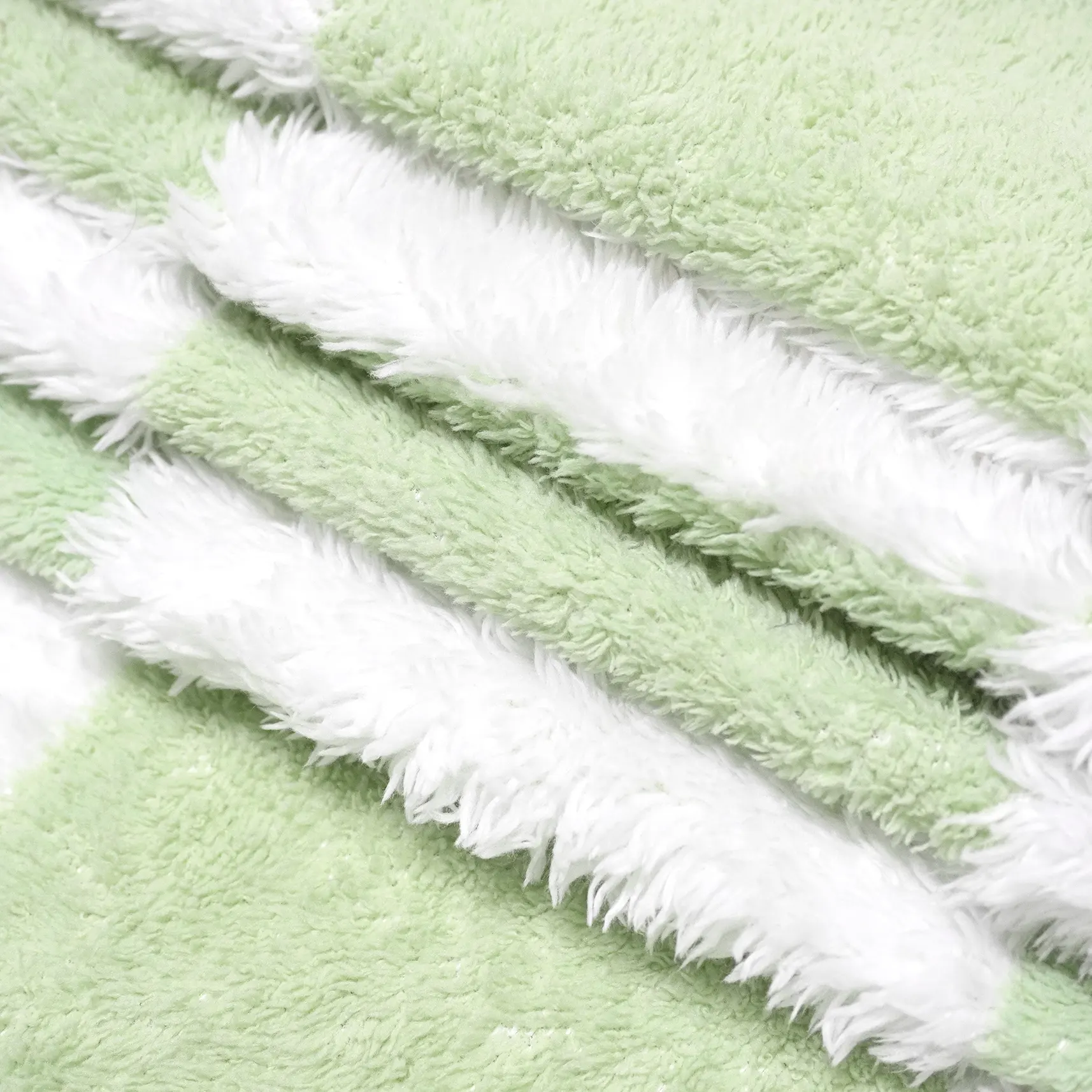 Green And White Cationic Sherpa Fleece Blanket supplier