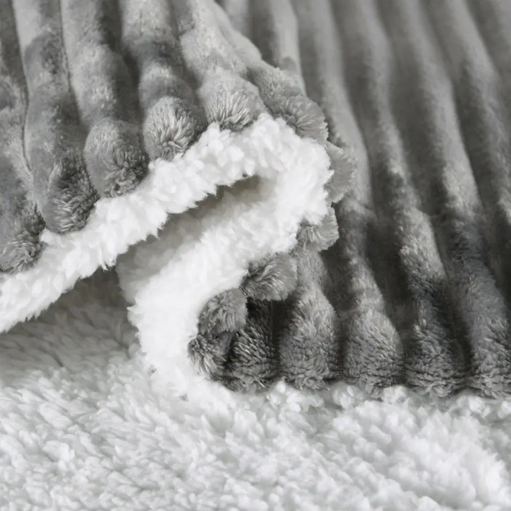double layers flannel and sherpa blanket (8).webp