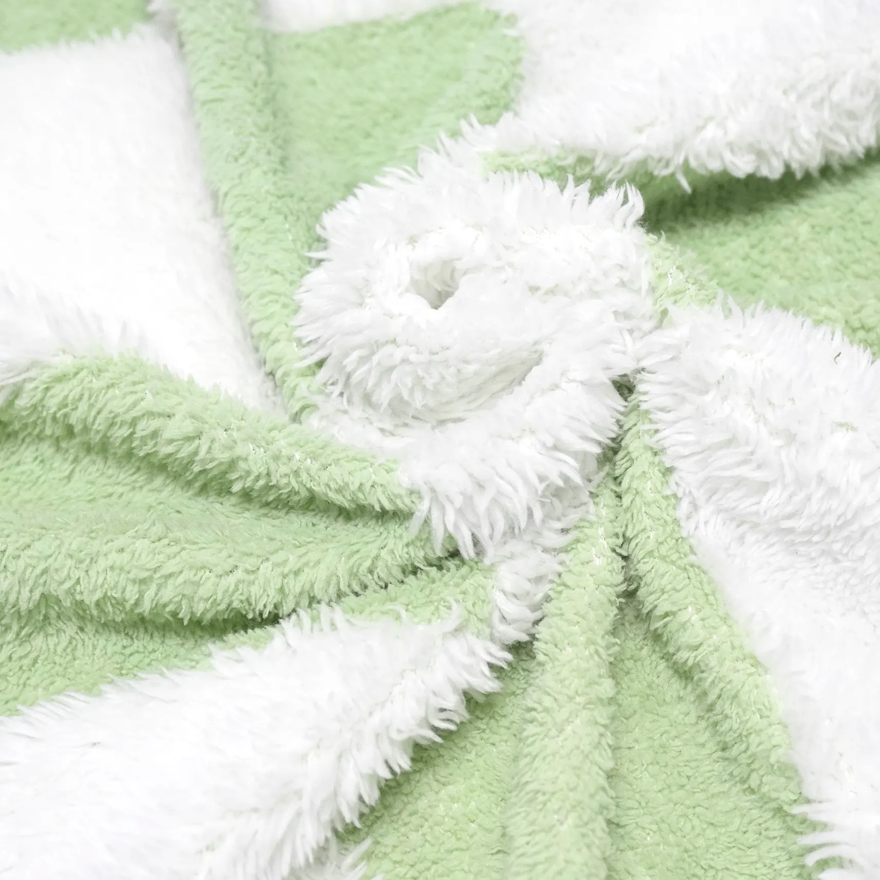 Green And White Cationic Sherpa Fleece Blanket supplier