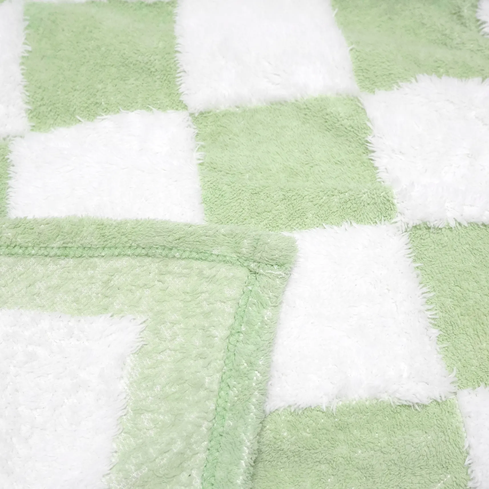 Green And White Cationic Sherpa Fleece Blanket supplier