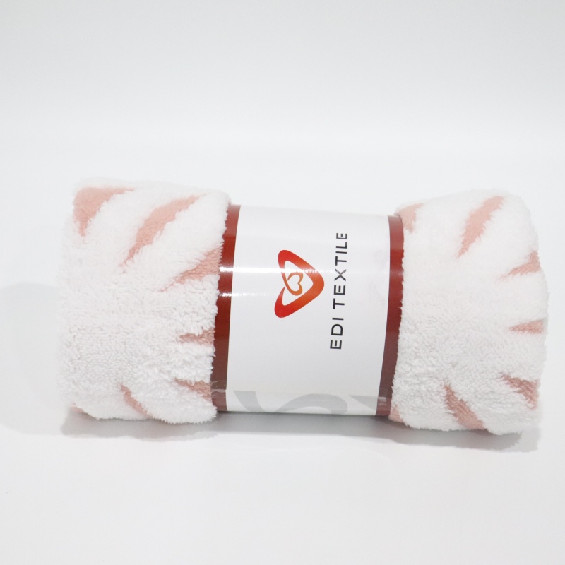 Pink Cationic Jacquard Double Layer Blanket manufacture