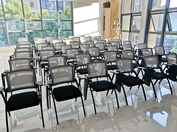 Sedia da formazione - adatta per istituzioni educative e luoghi di formazione correlati