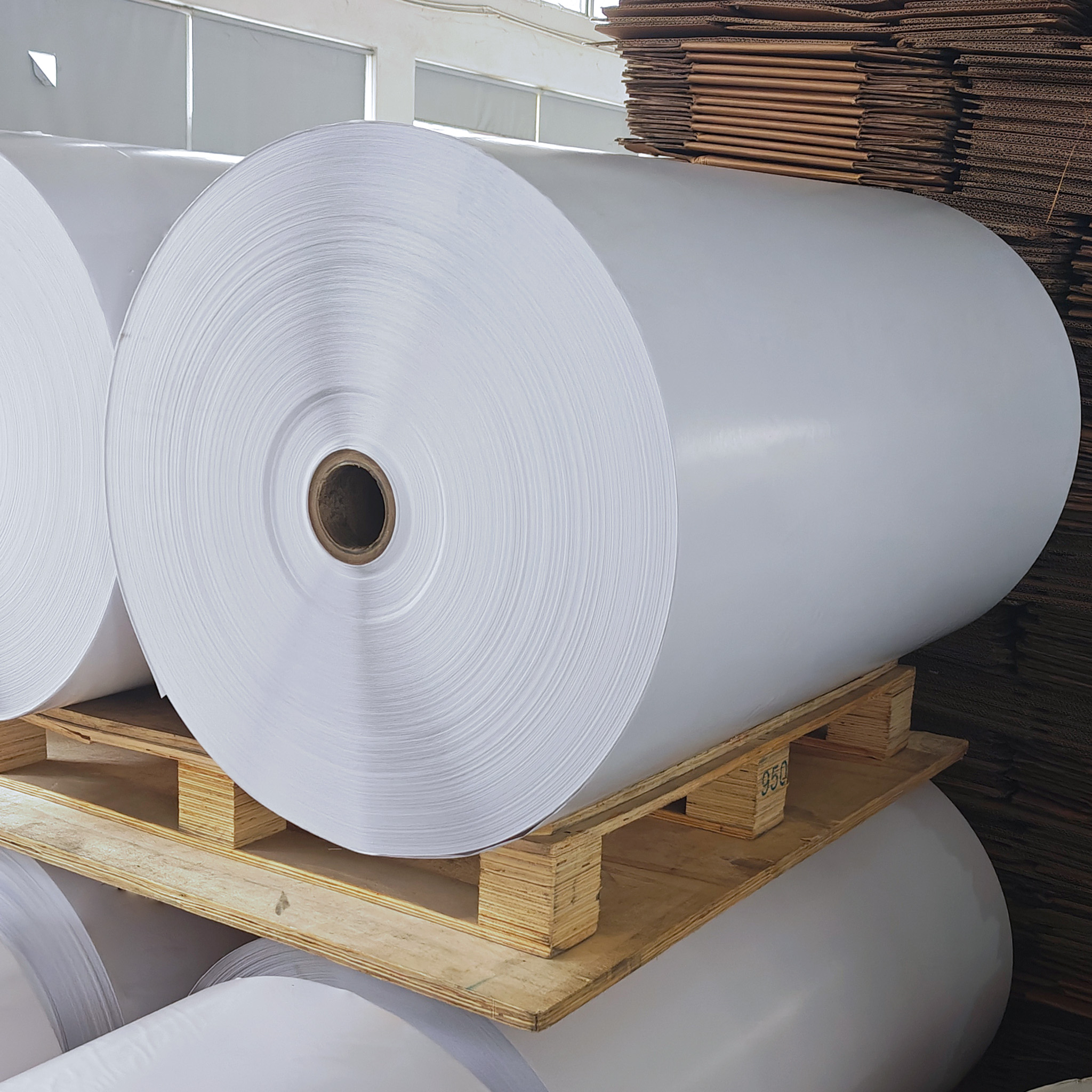 Synthetic Paper Self-Adhesive Labels Waterproof Tear-resistant Jumbo Roll for Cold Chain Logistics E-commerce