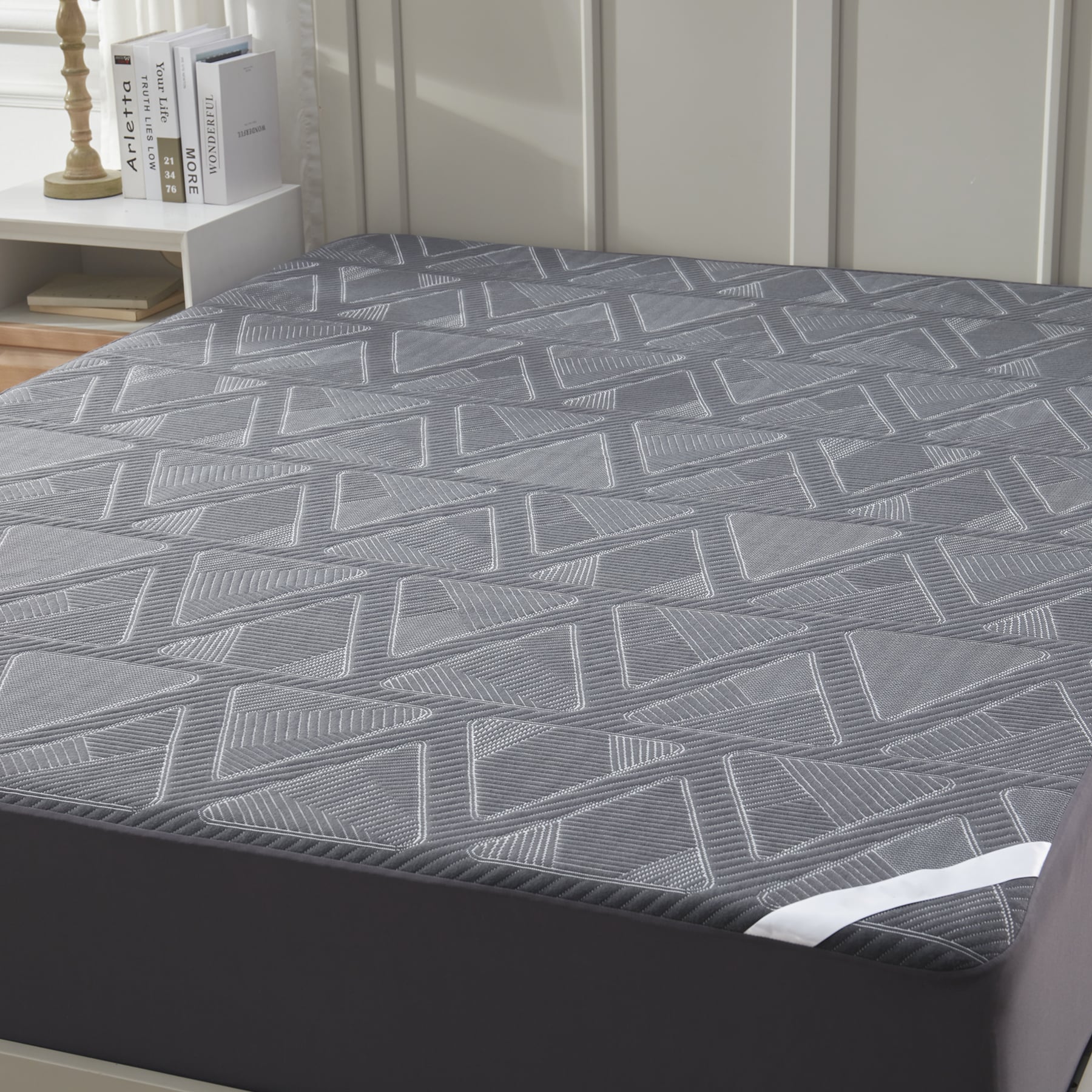 Queen Size Waterproof Breathable Mattress Protector - Hypoallergenic Noiseless Fitted Sheet Mattress Cover with Deep Pockets 6