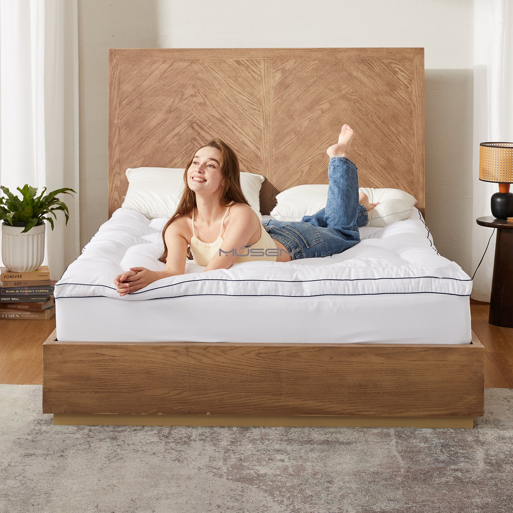 Extra Thick Pillow Top Mattress Topper Hotel Breathable Fluffy Soft Mattress Pad with Stretches to 15 Inch Deep Pocket